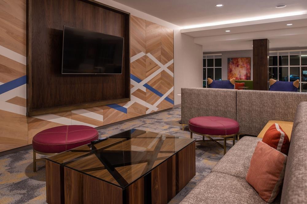 Hilton Garden Inn Kansas City Airport Mo מראה חיצוני תמונה