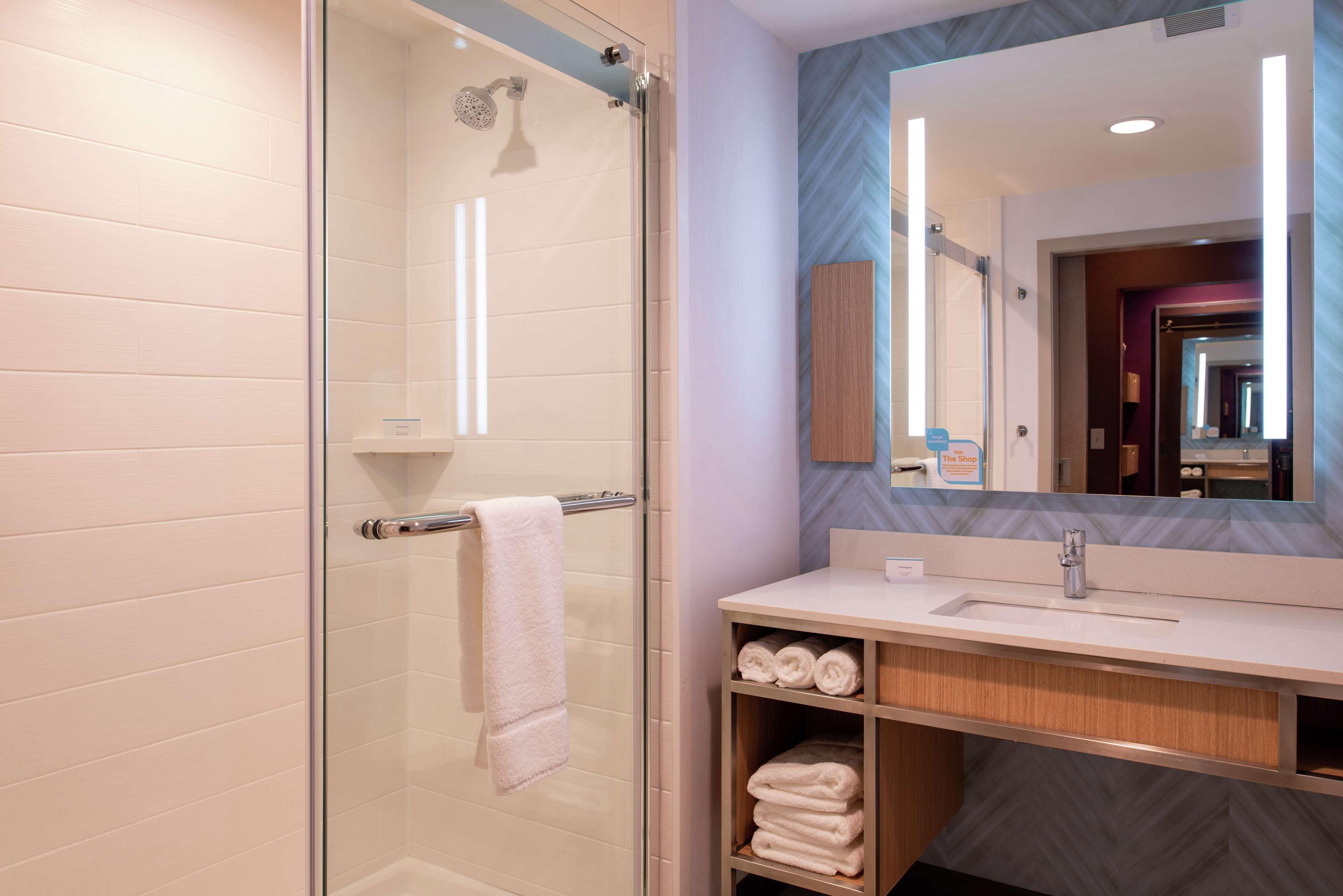 Hilton Garden Inn Kansas City Airport Mo מראה חיצוני תמונה