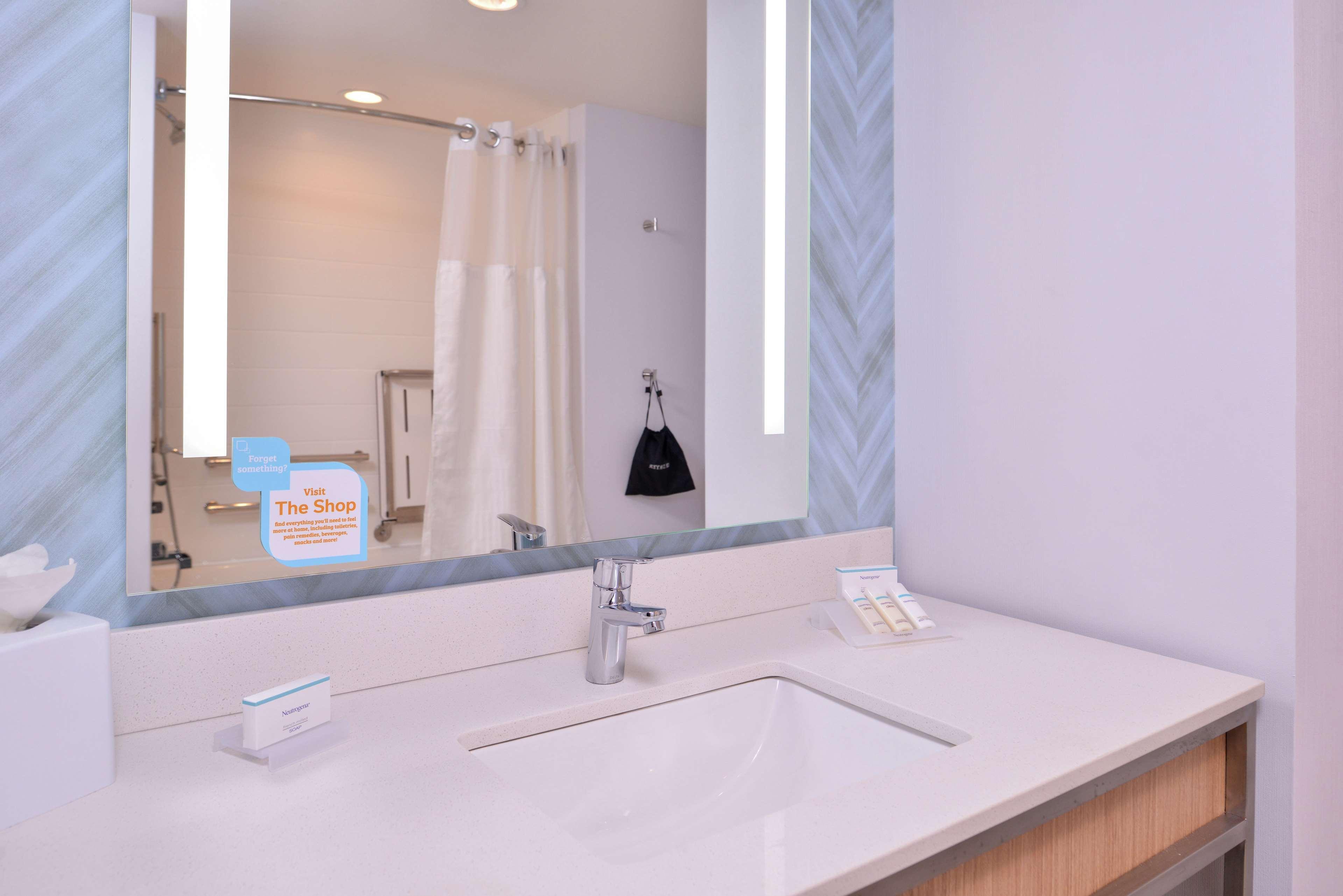 Hilton Garden Inn Kansas City Airport Mo מראה חיצוני תמונה