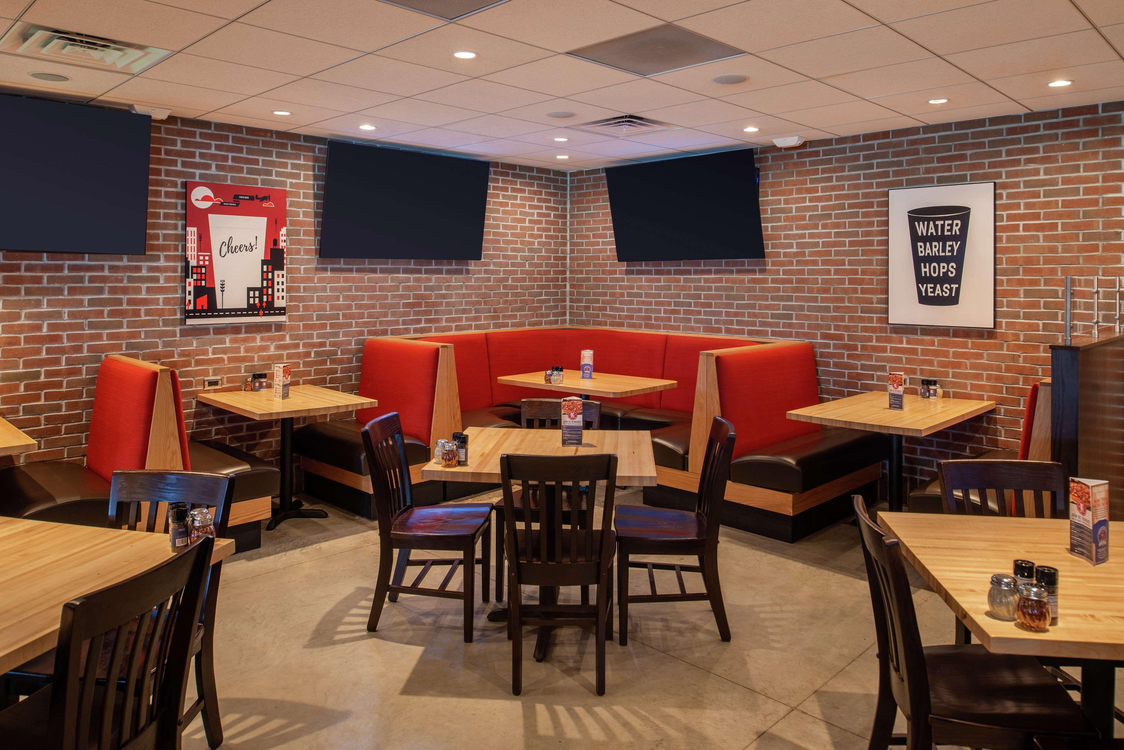 Hilton Garden Inn Kansas City Airport Mo מראה חיצוני תמונה