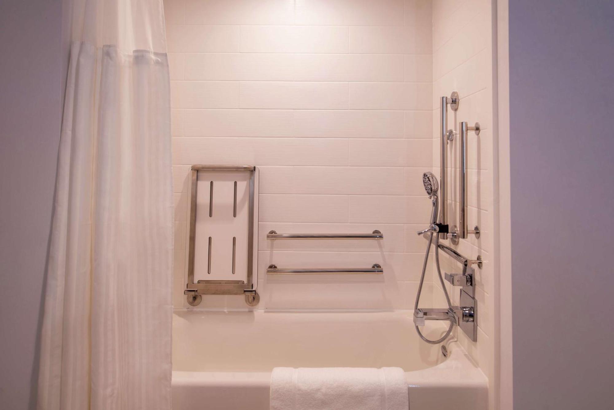Hilton Garden Inn Kansas City Airport Mo מראה חיצוני תמונה