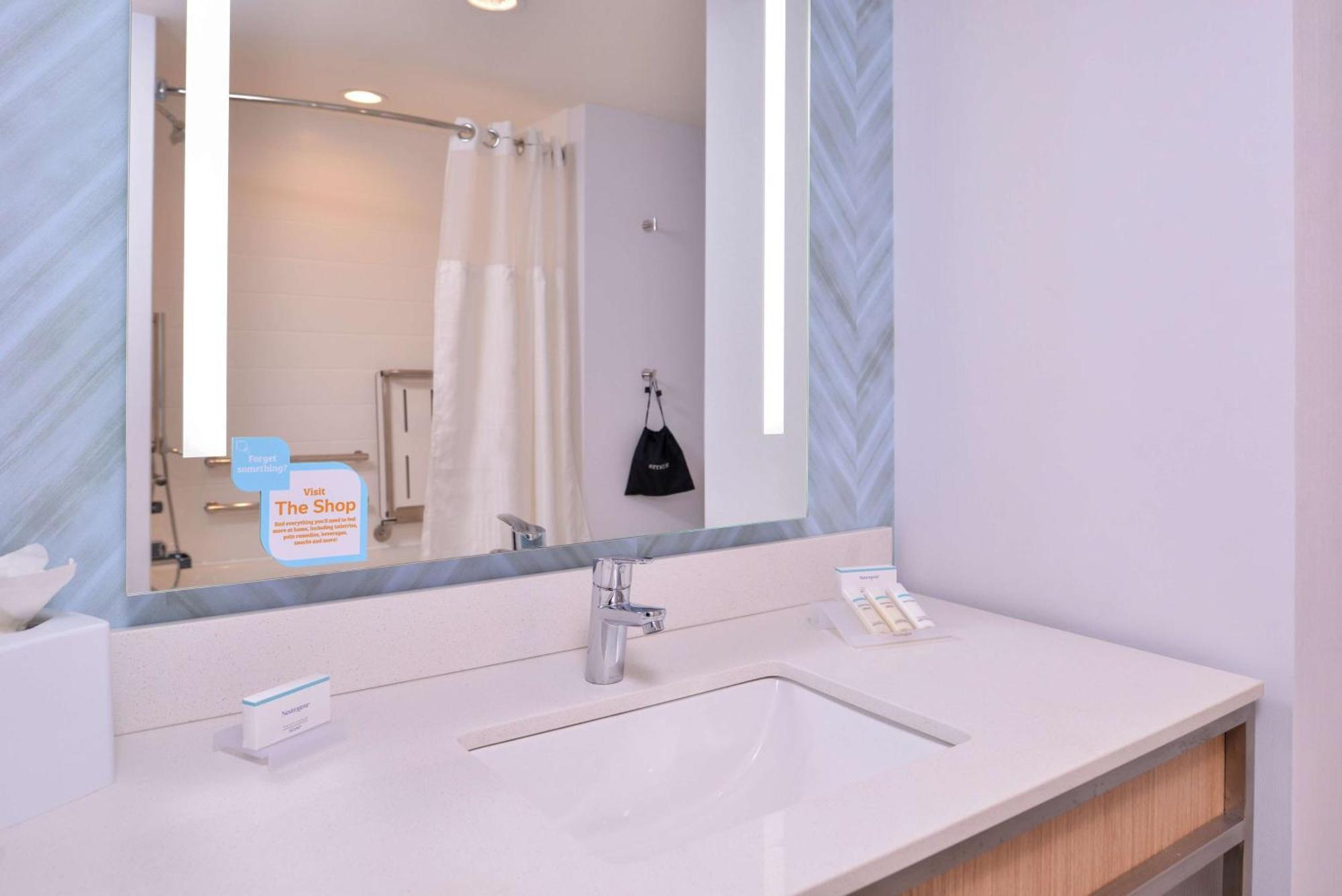 Hilton Garden Inn Kansas City Airport Mo מראה חיצוני תמונה