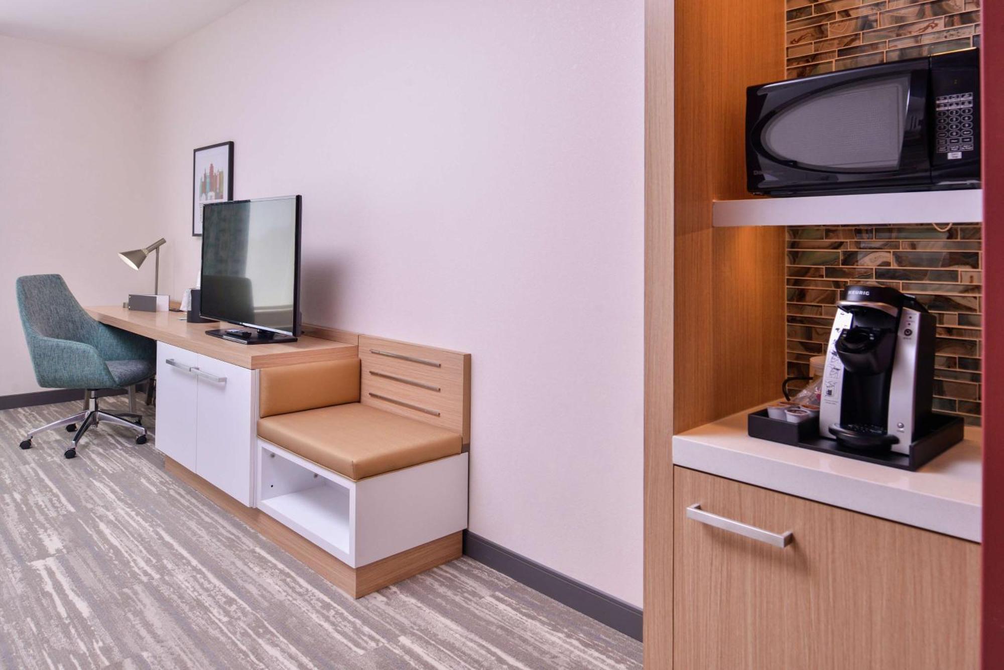 Hilton Garden Inn Kansas City Airport Mo מראה חיצוני תמונה