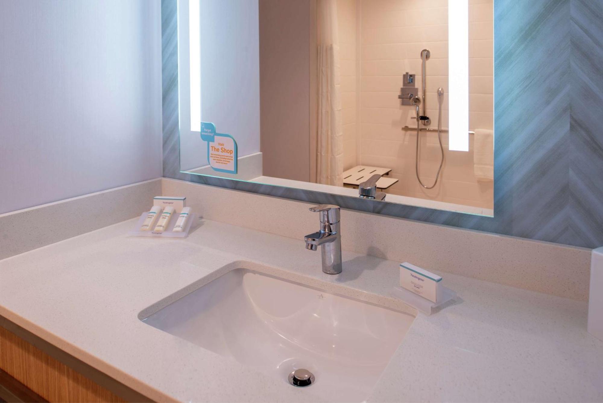 Hilton Garden Inn Kansas City Airport Mo מראה חיצוני תמונה